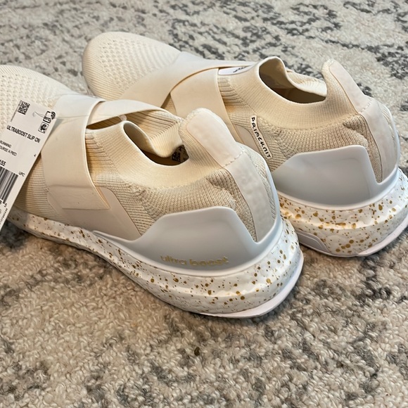 NWT Women’s Adidas Ultraboost Slip On DNA- Cream/White/Gold - Picture 4 of 5